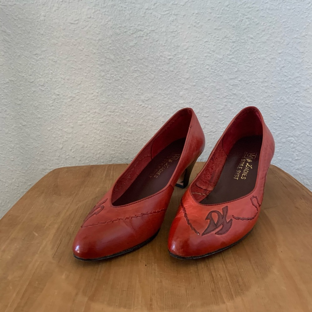 Vintage Red Wide Ocean Cowgirl Embroidered Flats